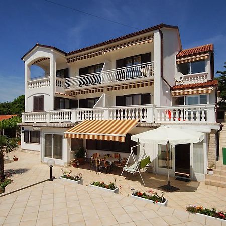 Apartments Lina Novi Vinodolski Dış mekan fotoğraf